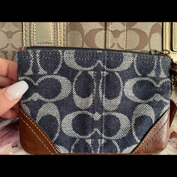 Coach wristlet - Picture 2 of 3